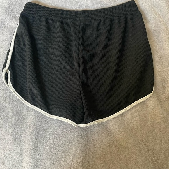 NEW Black and White Waffle Crop Top and Shorts Lounge Set - Picture 4 of 7